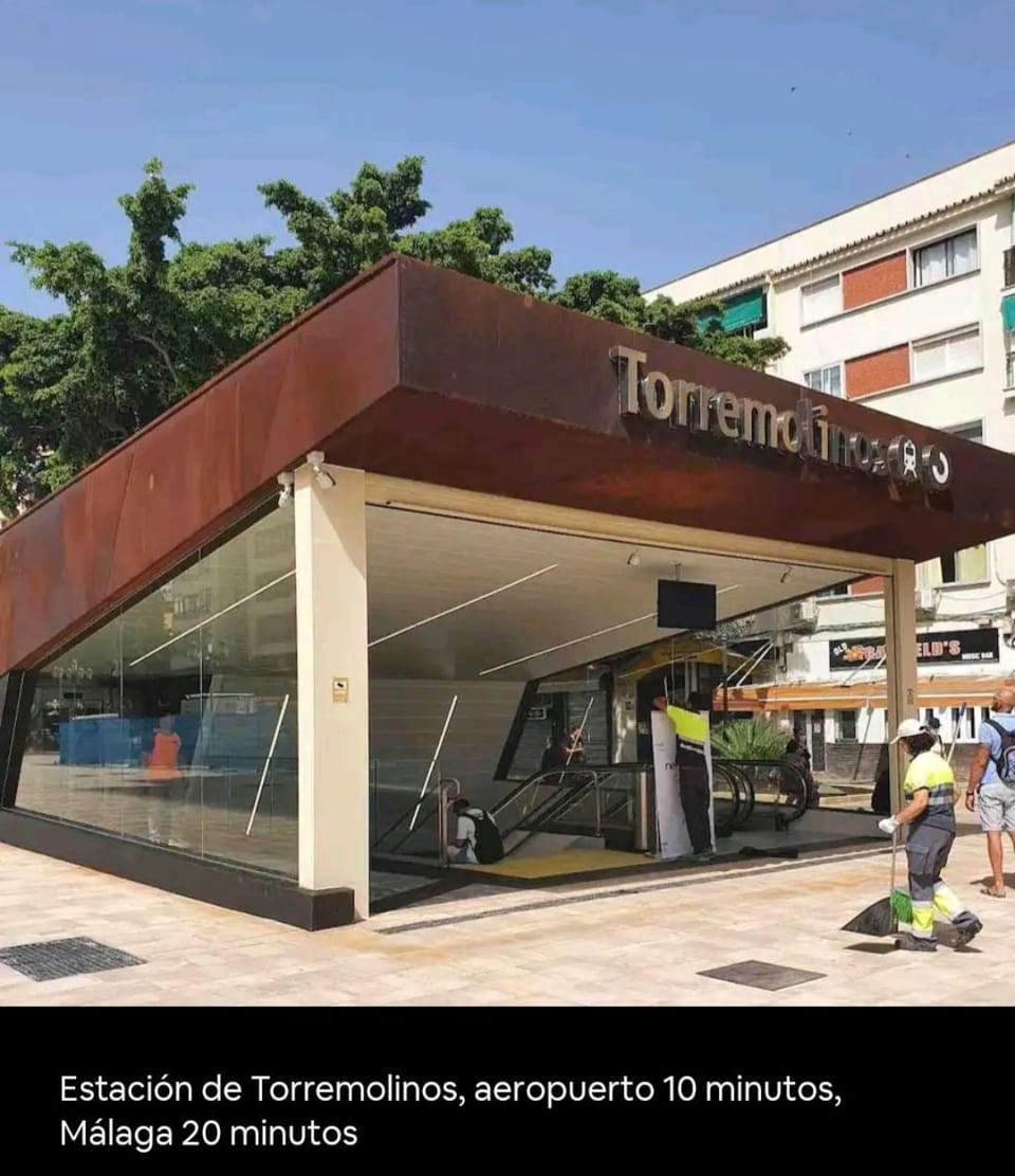 Estudio I vistas mar, cerca tren y Malaga Apartment in Torremolinos