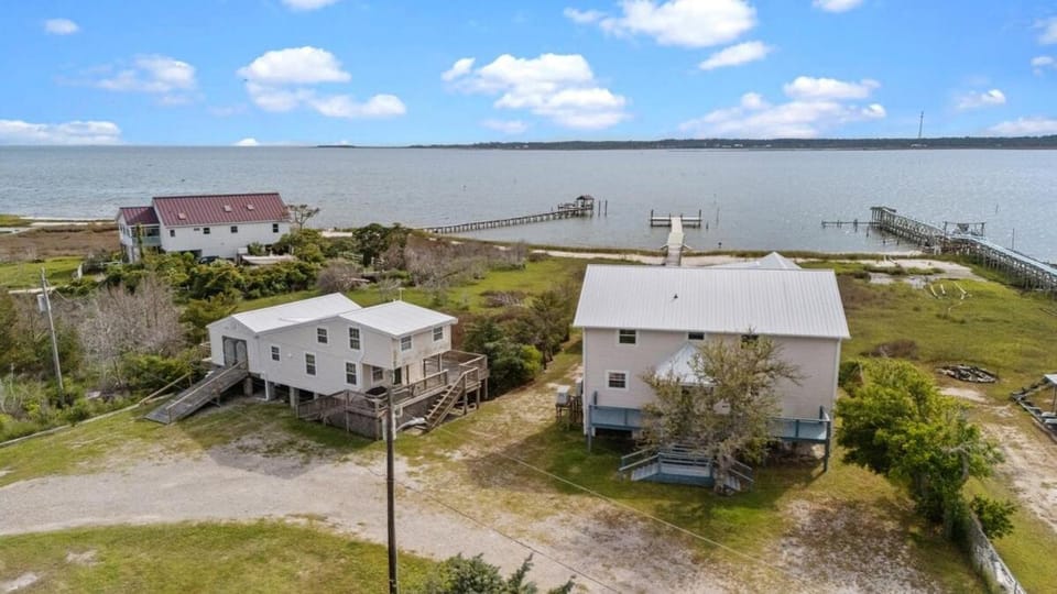 Waterfront Dock Kayaks Ping Pong 3 Bedroom 2 Bathroom House in North Carolina