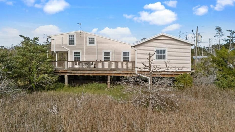 Waterfront Dock Kayaks Ping Pong 3 Bedroom 2 Bathroom House in North Carolina