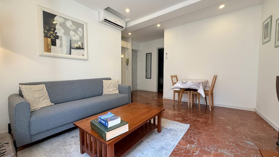 Living room, Photo of the whole room, Dining area