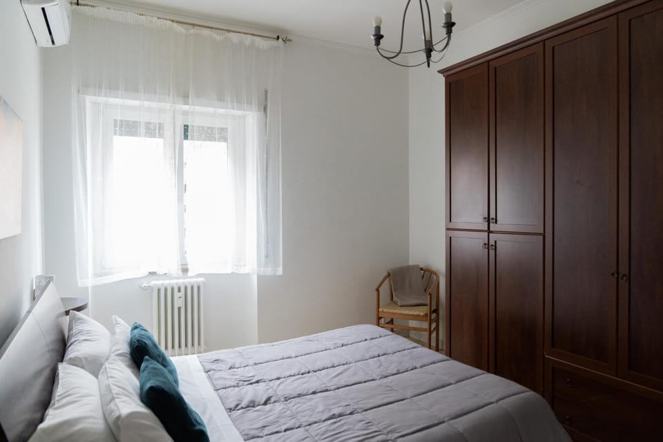 Bed, Photo of the whole room, Bedroom, wardrobe, air conditioner