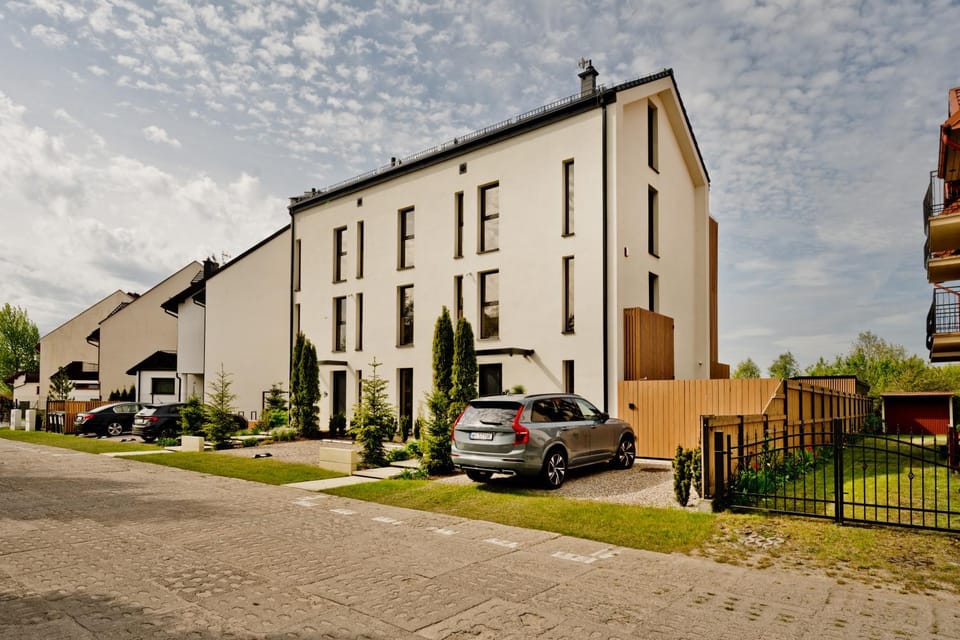 Property building, Day, Location, Parking