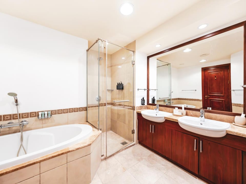 Palm Jumeirah Beach Paradise at Fairmont Residence Apartment in Dubai