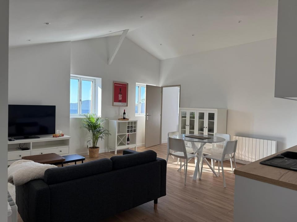 TV and multimedia, Living room, Seating area