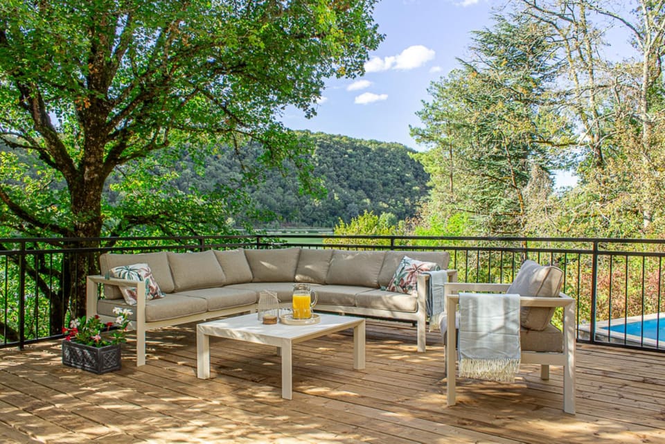 Natural landscape, View (from property/room), Balcony/Terrace, Seating area, Lake view