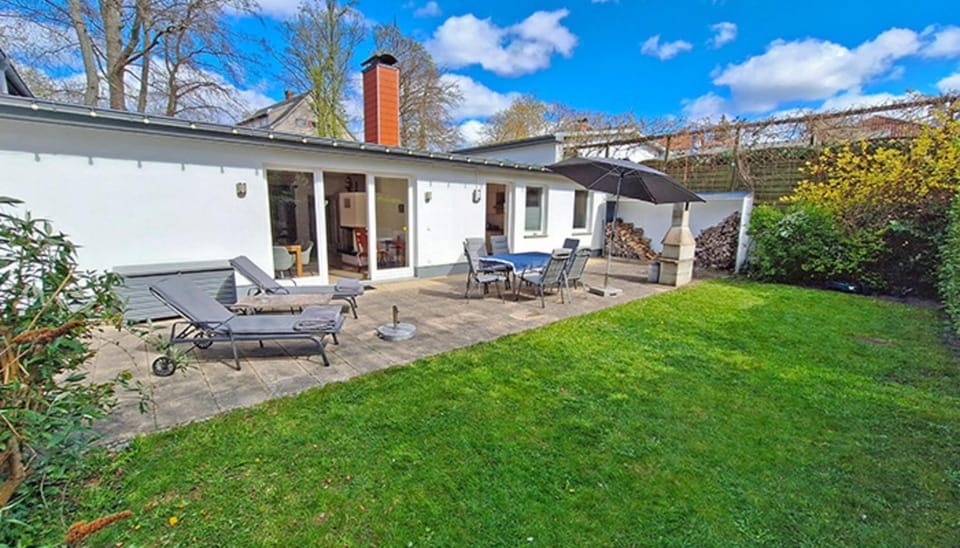 Insellicht BRINKMANNHAUS 4-Sterne - groß fast am Strand Sauna Terrasse Grill House in Heringsdorf