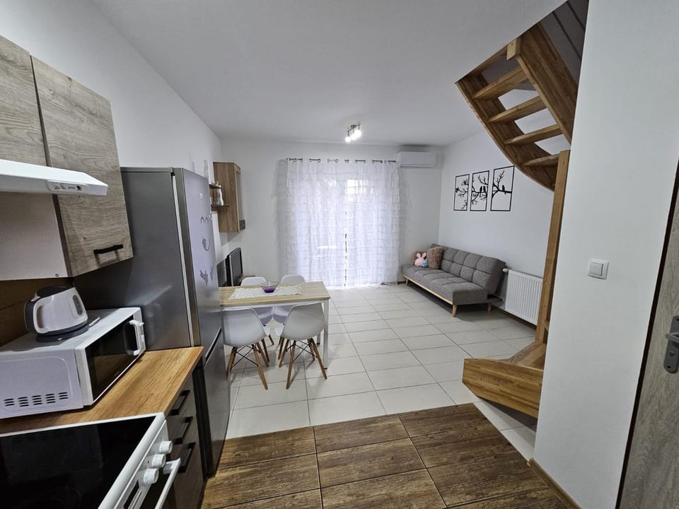 Kitchen or kitchenette, Living room, Photo of the whole room, Seating area, oven, pet friendly