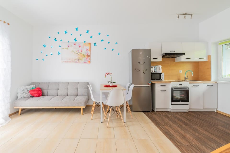 Kitchen or kitchenette, Seating area