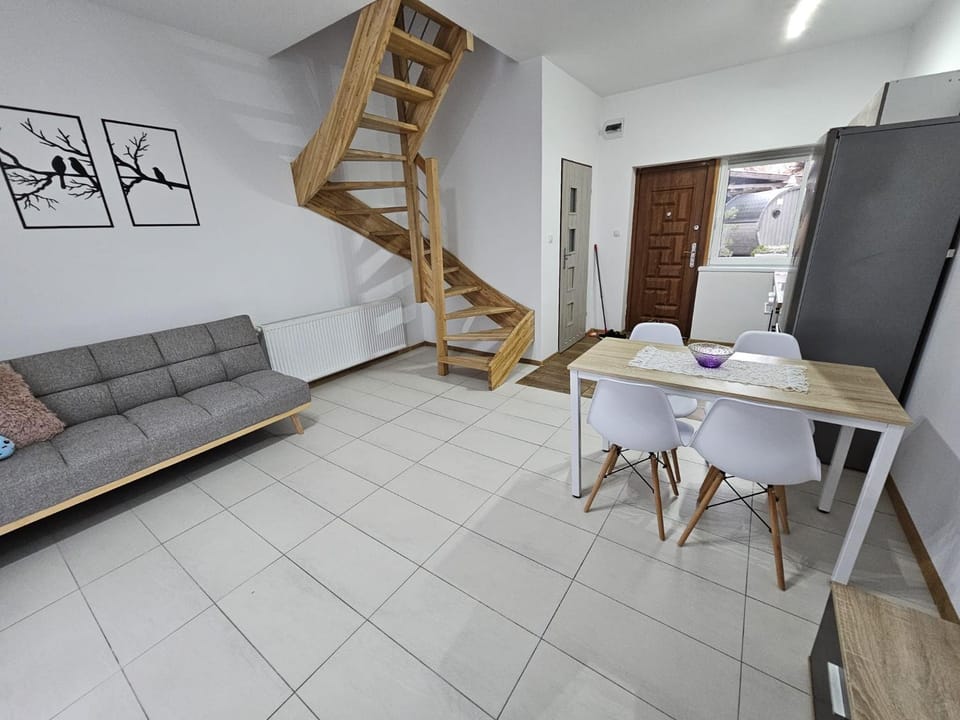 Kitchen or kitchenette, Living room, Seating area, Dining area