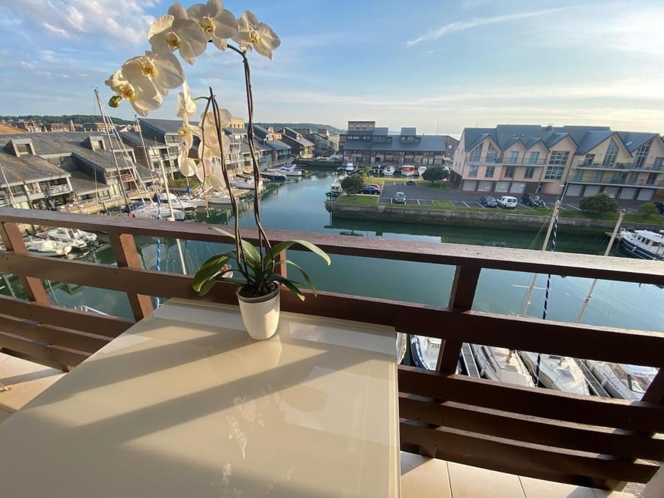 Deauville Marina Cosy F3, bord de mer, terrasse exposée sud-ouest Apartment in Deauville