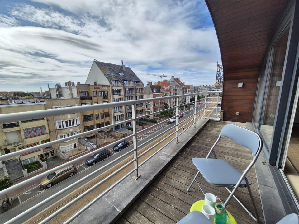 Balcony/Terrace, Street view