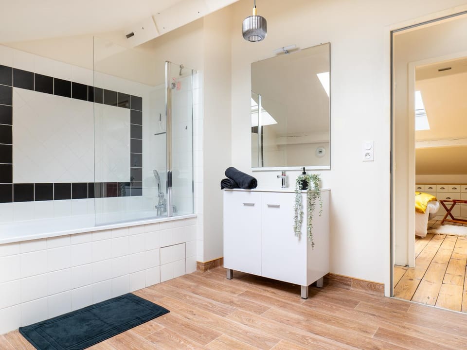 Bathroom, Bath, towels