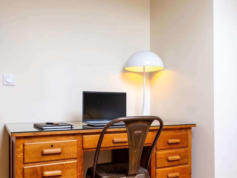 Seating area, internet, internet