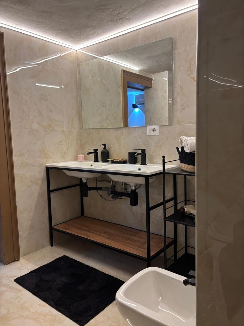 Bathroom, towels