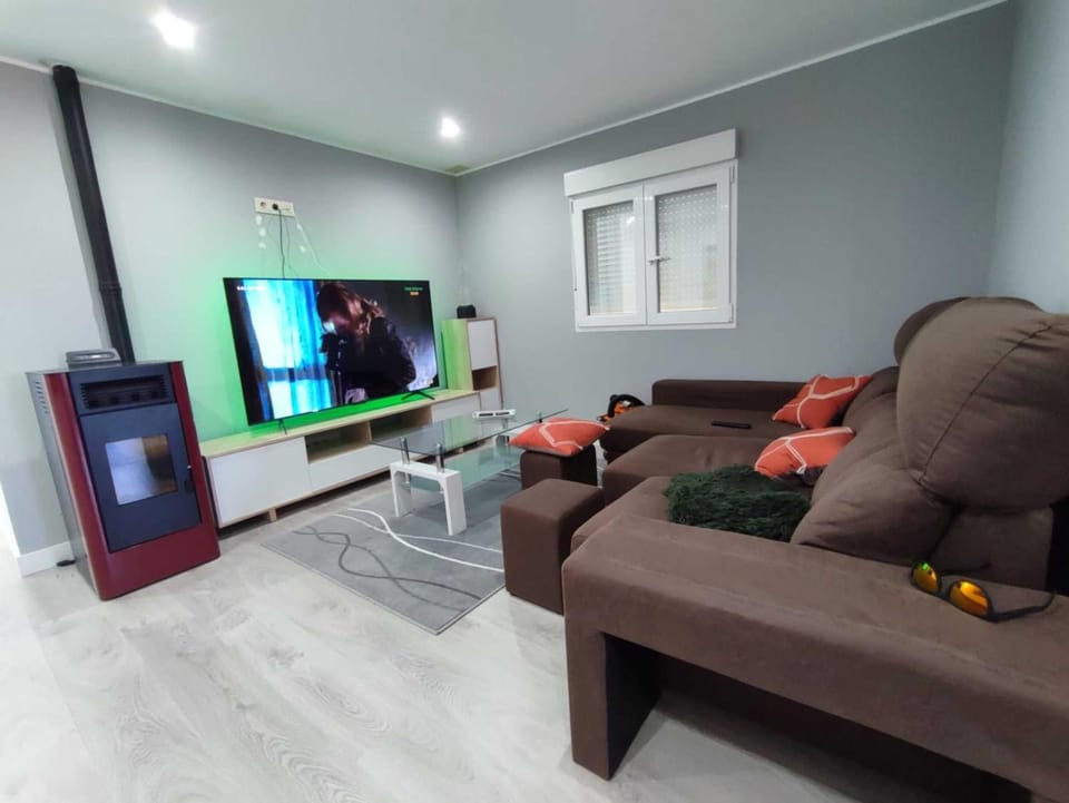 Communal lounge/ TV room, Living room