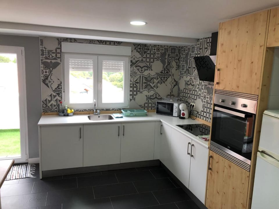 Kitchen or kitchenette, oven, pet friendly, stove, toaster