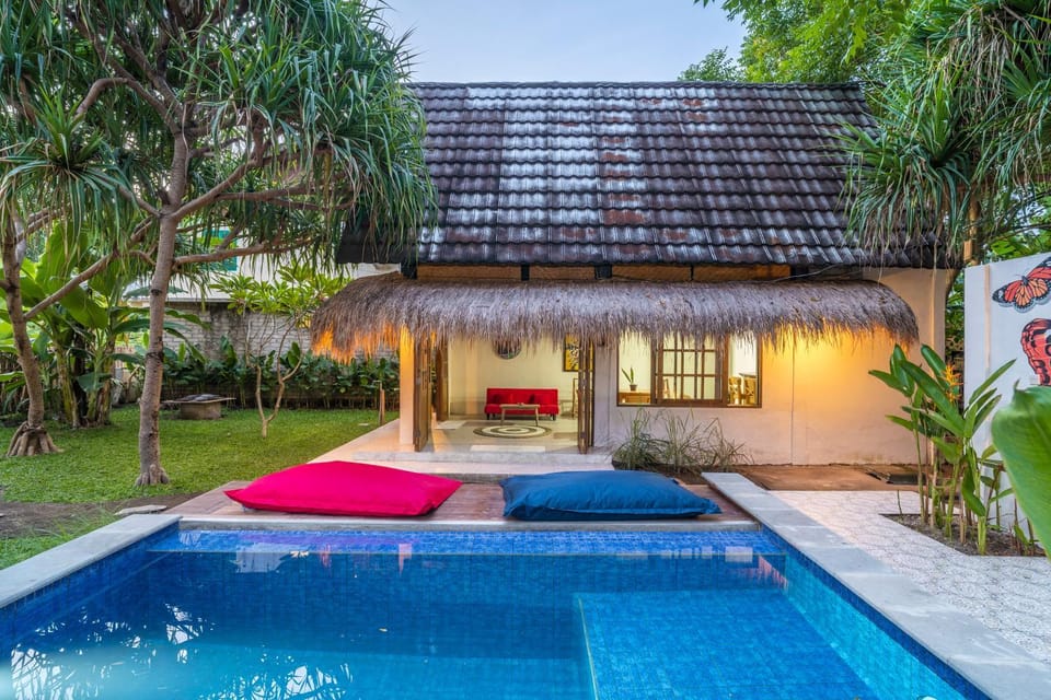 Property building, Garden, Living room, Garden view, Pool view, Swimming pool, sunbed
