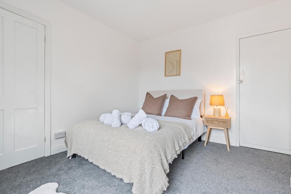 Bed, Photo of the whole room, Bedroom, towels, wardrobe