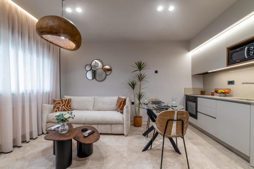 Kitchen or kitchenette, Living room, Seating area, Dining area, oven, stove