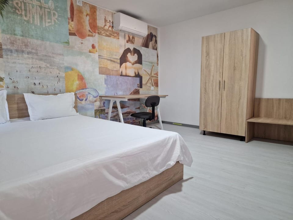 Bed, Bedroom, air conditioner