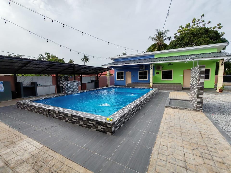 Chalet Restu Mak Abah Pool Merlimau Melaka Chalet in Malaysia