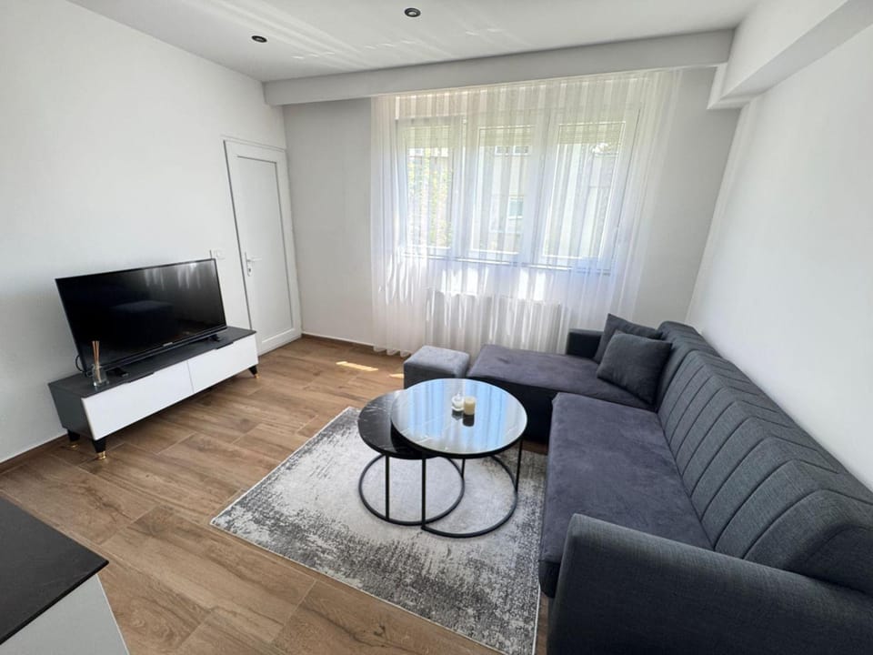 Communal lounge/ TV room, TV and multimedia, Living room, Seating area