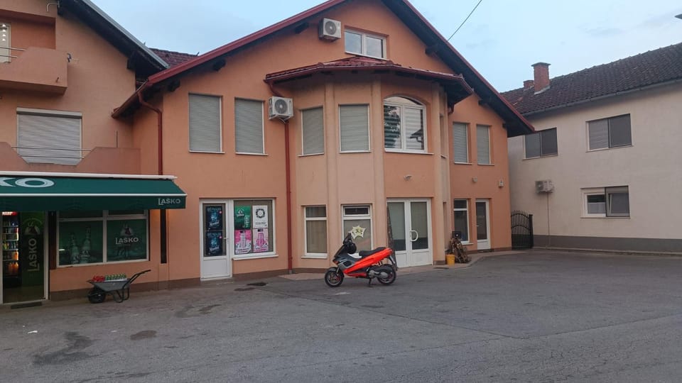 Property building, Neighbourhood, Parking