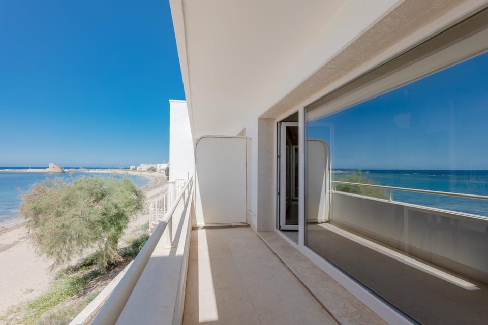 Torre Pali Beachside Retreat House in Apulia