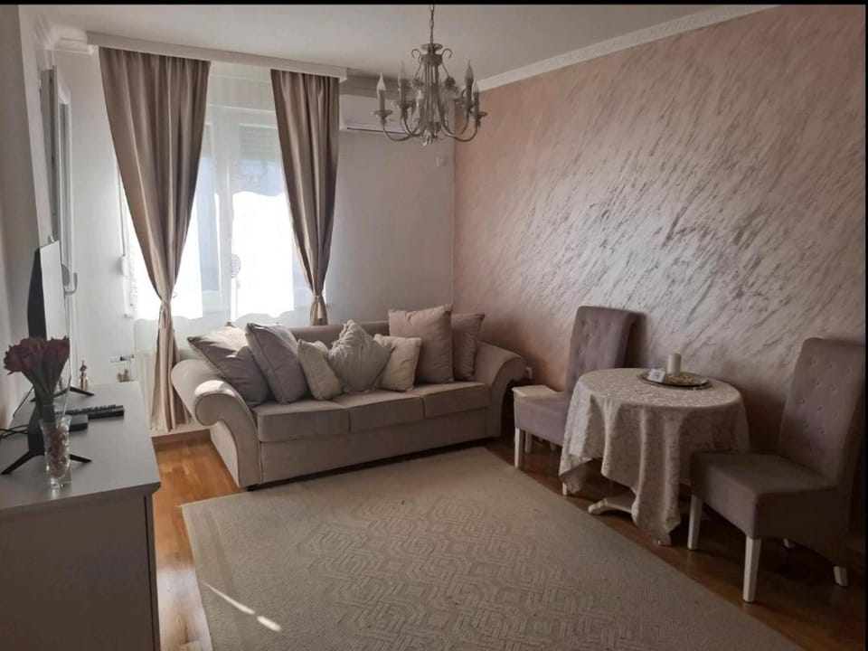 Cozy 1 Apartment in Novi Sad