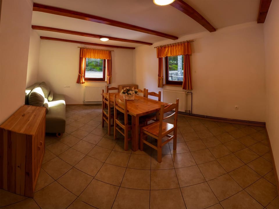 Bed, Dining area