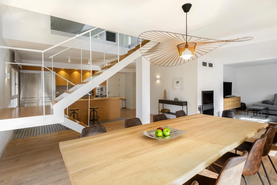 Kitchen or kitchenette, Living room, Seating area, Dining area, fireplace