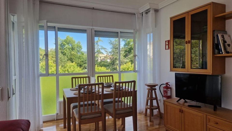 Lounge or bar, Dining area