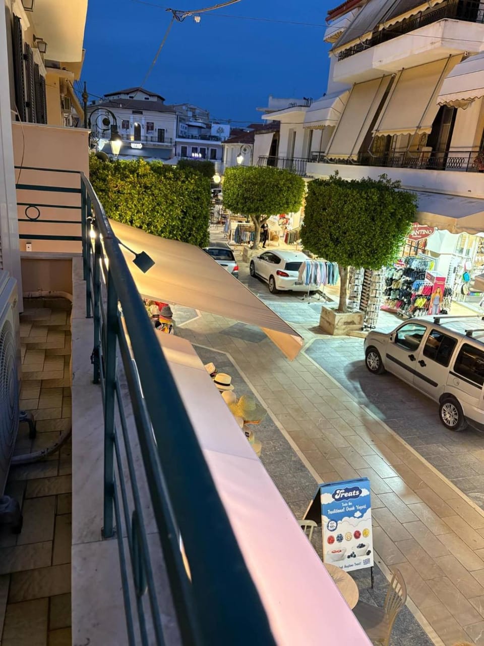 Neighbourhood, Location