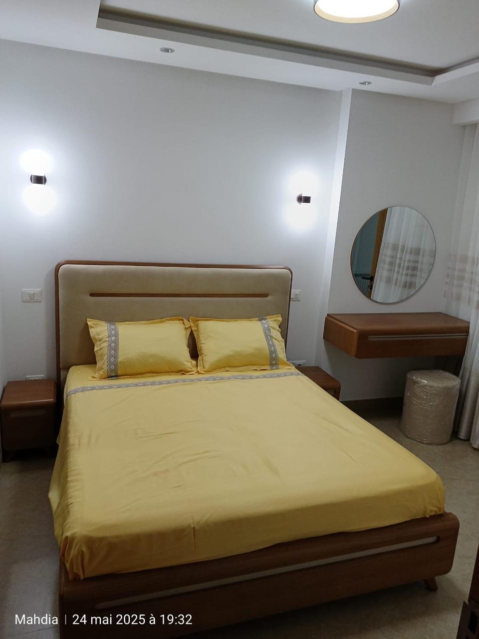 Bed, Photo of the whole room, Bedroom