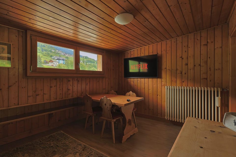 TV and multimedia, Dining area, Evening entertainment