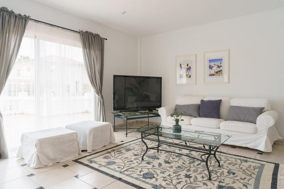Communal lounge/ TV room