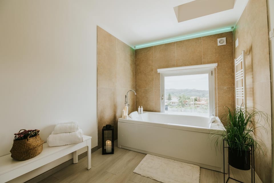 Hot Tub, Bathroom, View (from property/room), Spa and wellness centre/facilities