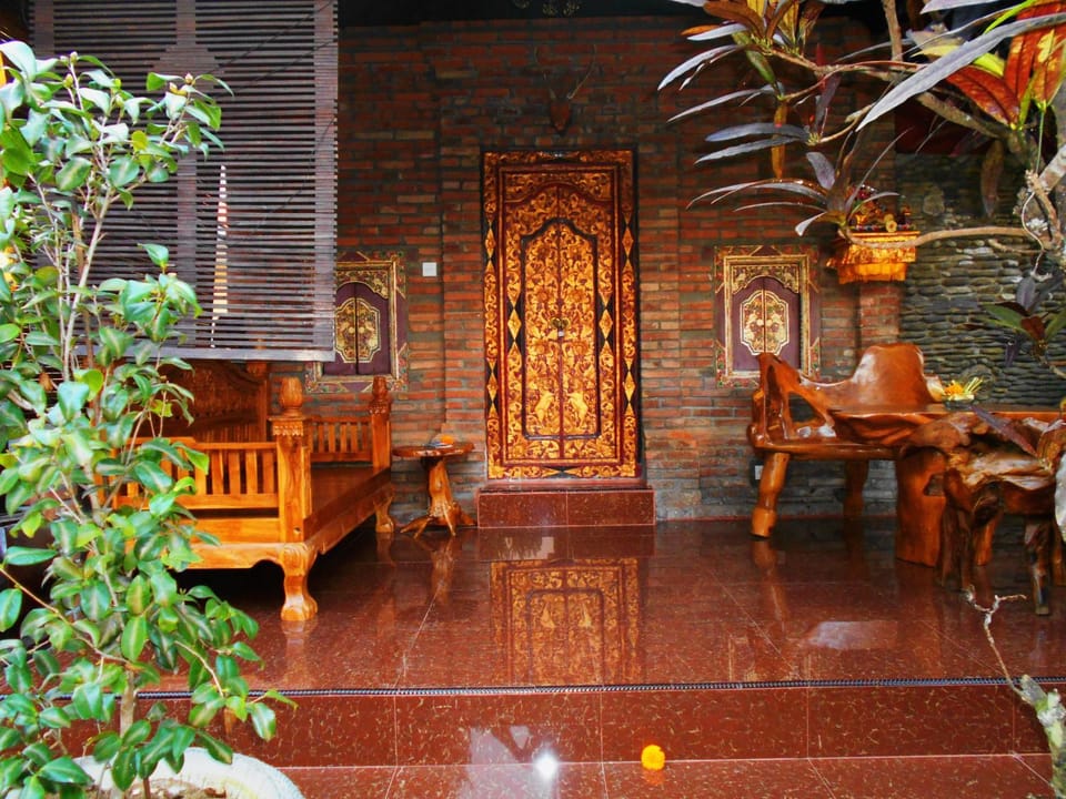 Property building, Decorative detail