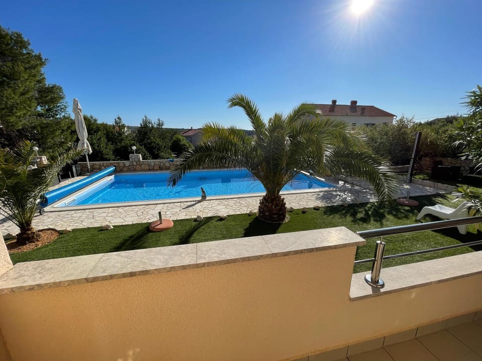 Balcony/Terrace, Pool view, Swimming pool