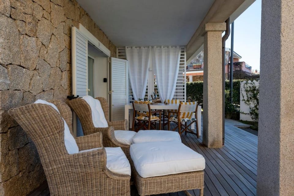Patio, Dining area