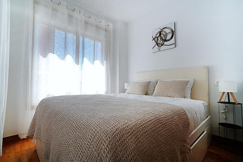 Property building, Bed, Off site, Photo of the whole room, Bedroom