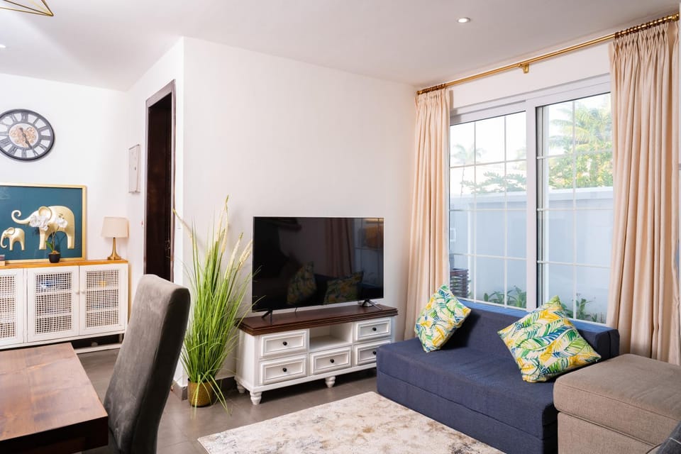 Communal lounge/ TV room, TV and multimedia, Living room, Seating area, Evening entertainment