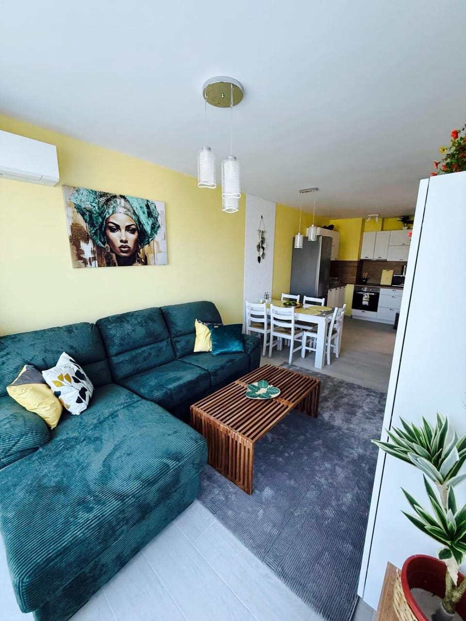 Kitchen or kitchenette, Dining area, oven, stove