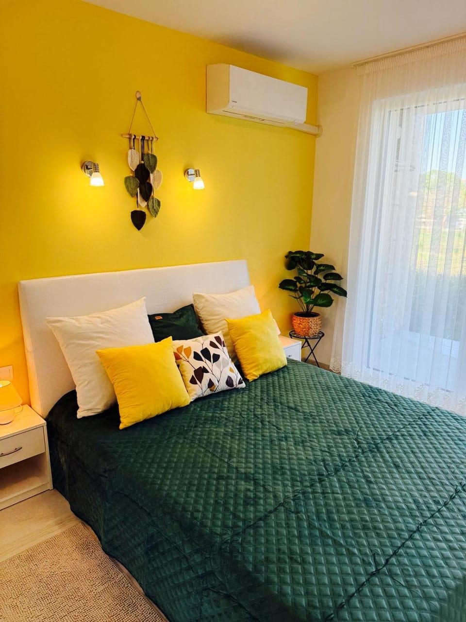 Bed, Photo of the whole room, Bedroom