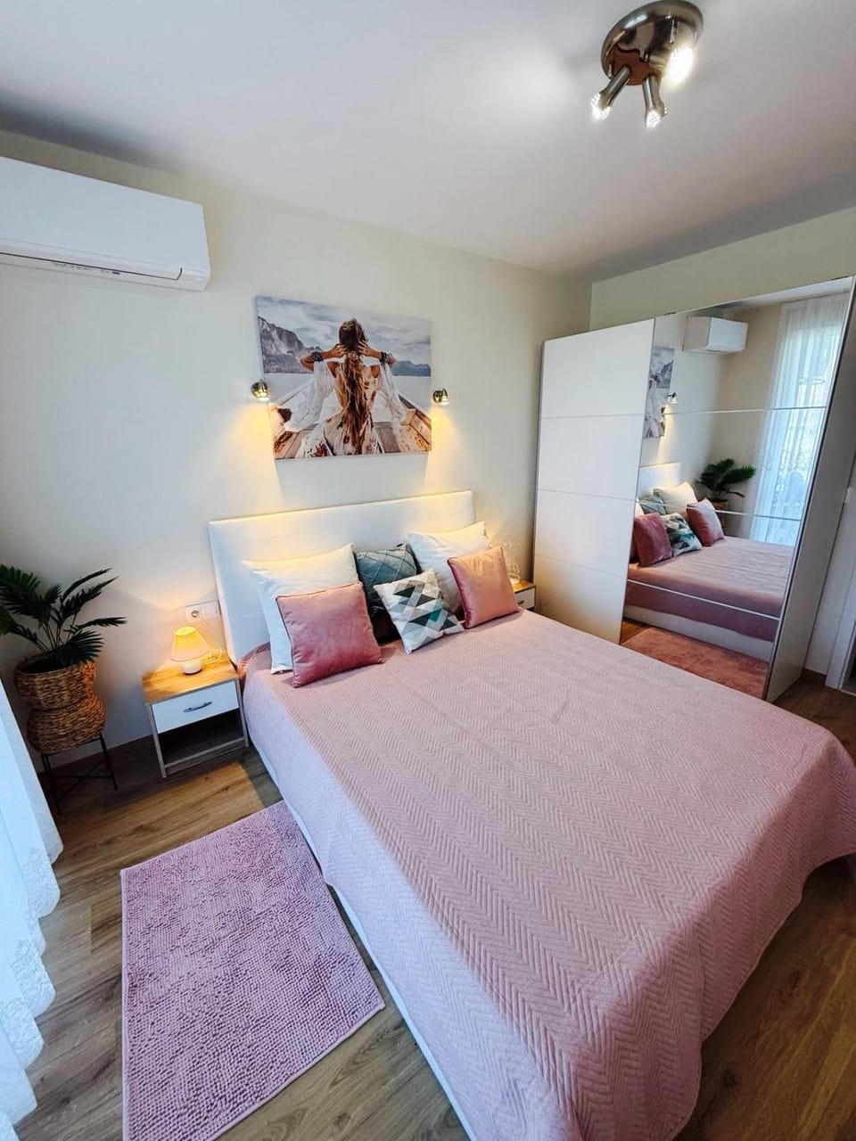 Bed, Photo of the whole room, Bedroom, wardrobe, air conditioner