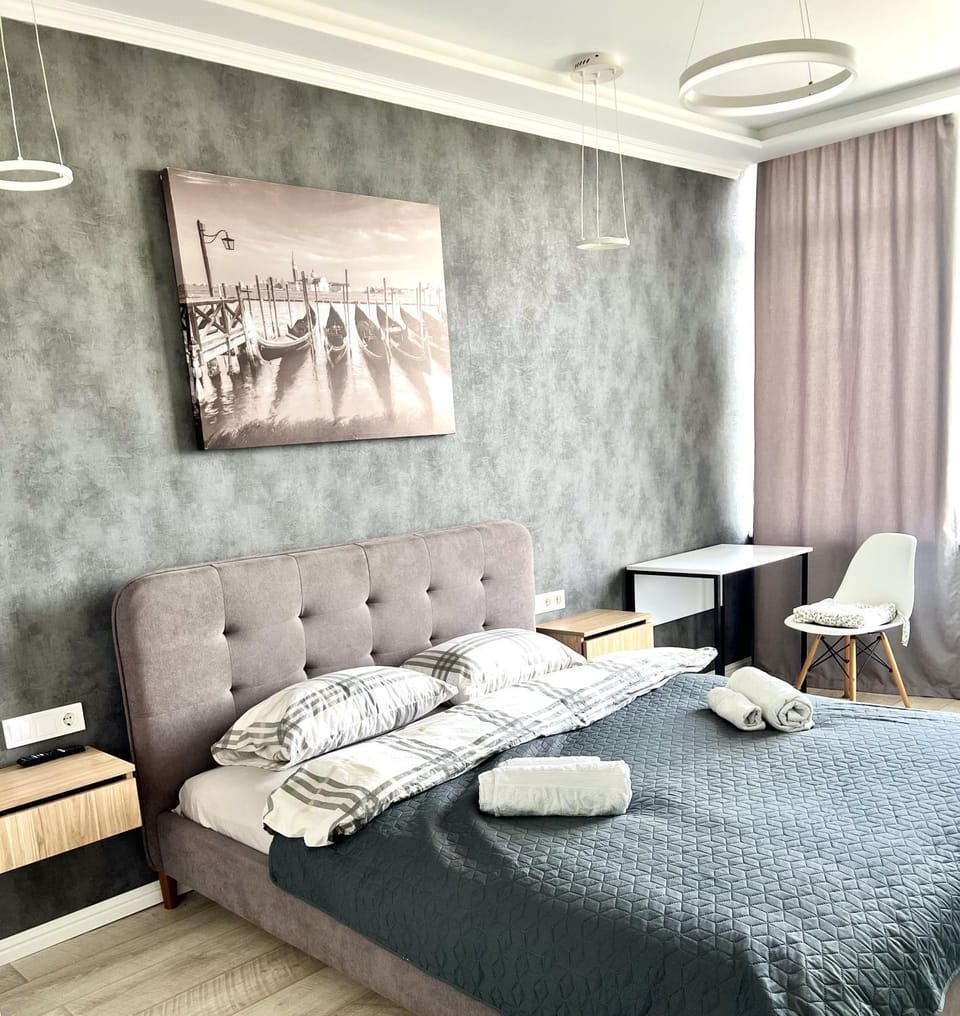 Bed, Bedroom, towels