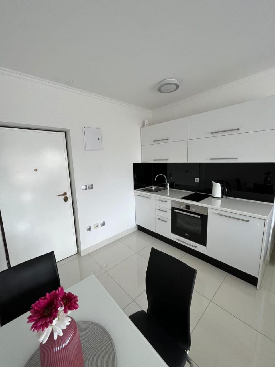 Just Steps to Sea Makarska Apartment in Makarska