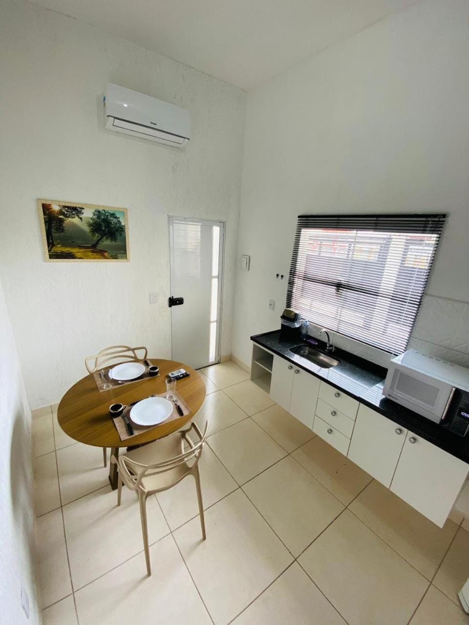 Kitchen or kitchenette, Living room, Dining area, air conditioner