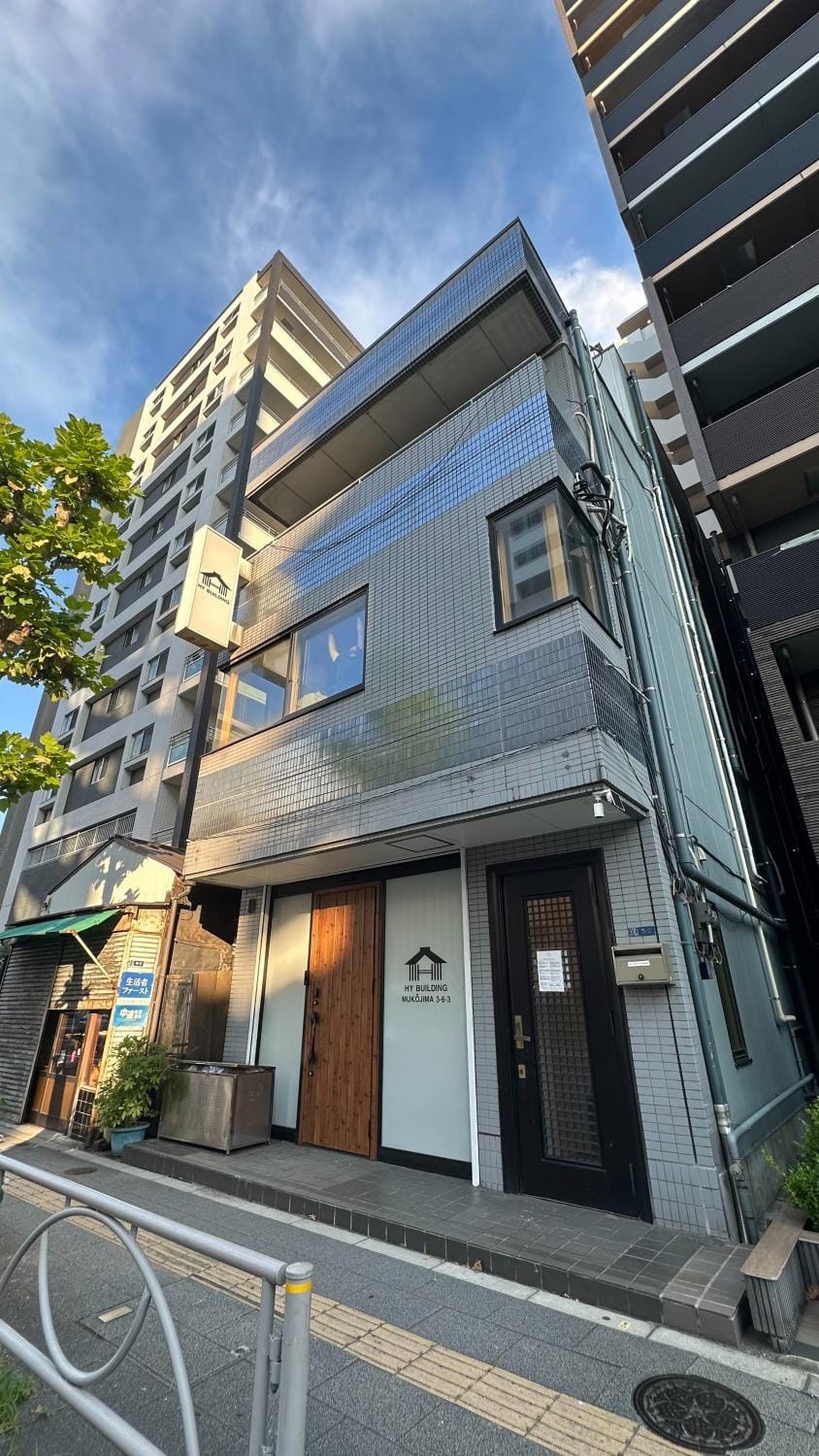 Property building, Day