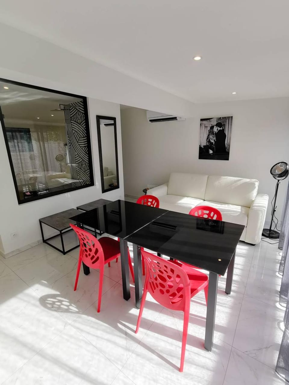 Seating area, Dining area